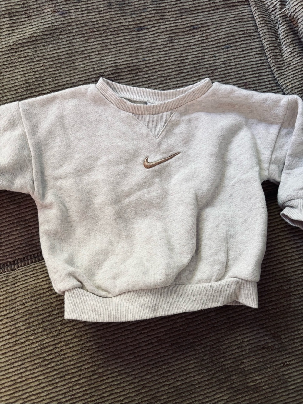 Nike Kids Crewneck Sweatshirt in Light Gray with Brown Swoosh